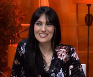 Maša je iz novina saznala bolnu istinu: Njena majka, poznata Srpkinja dugo je krila ko joj je otac, bio je to najlepši muškarac u Beogradu - content image