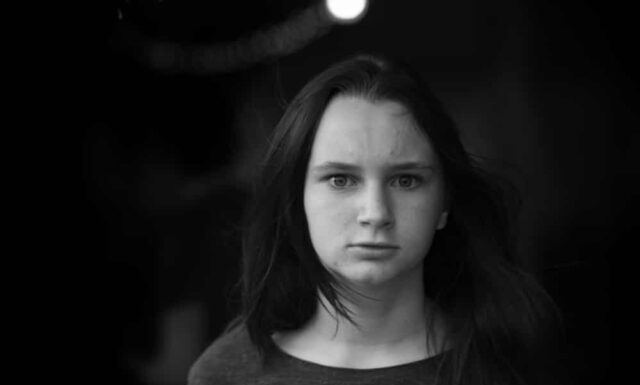 Kako prepoznati mentalno bolesnu osobu koja to vješto prikriva? Važan signal odaje je u razgovoru Kako prepoznati mentalno bolesnu osobu koja to vješto prikriva? Važan signal odaje je u razgovoru - featured image