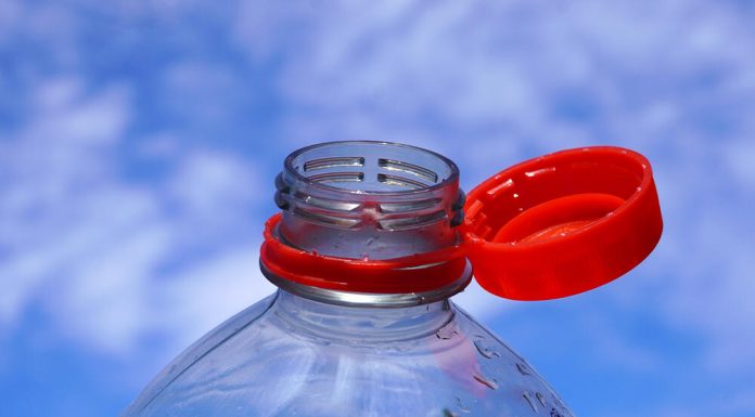 “A JA BESNA ŠTO MI ČEP UDARA U NOS” Sve vreme pogrešno otvarate NOVE FLAŠE, kad vidite ovaj GENIJALNI TRIK, oduševićete se (VIDEO) “A JA BESNA ŠTO MI ČEP UDARA U NOS” Sve vreme pogrešno otvarate NOVE FLAŠE, kad vidite ovaj GENIJALNI TRIK, oduševićete se (VIDEO) - featured image