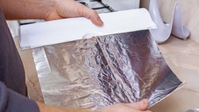 KOMAD ALUMINIJUMSKE FOLIJE STAVITE ISPRED VRATA: Preko noći ćete da se riješite veliki problem - featured image KOMAD ALUMINIJUMSKE FOLIJE STAVITE ISPRED VRATA: Preko noći ćete da se riješite veliki problem - featured image