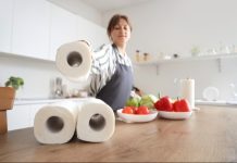 Ljudi masovno ubacuju list ubrusa u zamrzivač: Neverovatno je zašto to rade! Ljudi masovno ubacuju list ubrusa u zamrzivač: Neverovatno je zašto to rade! - featured image