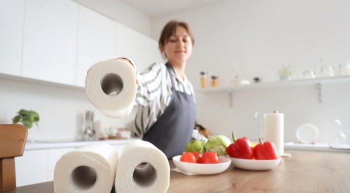 Ljudi masovno ubacuju list ubrusa u zamrzivač: Neverovatno je zašto to rade! Ljudi masovno ubacuju list ubrusa u zamrzivač: Neverovatno je zašto to rade! - featured image